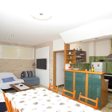 Apartment Damir Postira Exterior foto